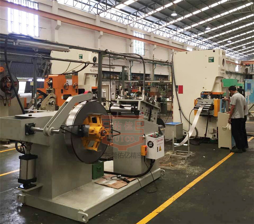 泰國客戶200NC滾輪送料機二機一體整平機沖壓自動化生產(chǎn)線